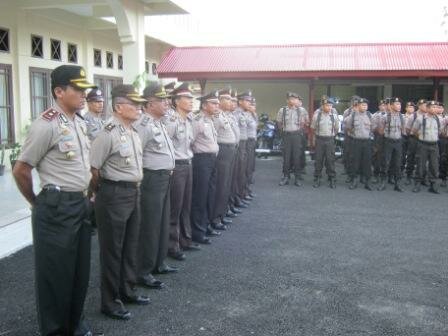 LATIHAN RUTIN BELA DIRI POLRI